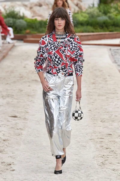 Look 19
